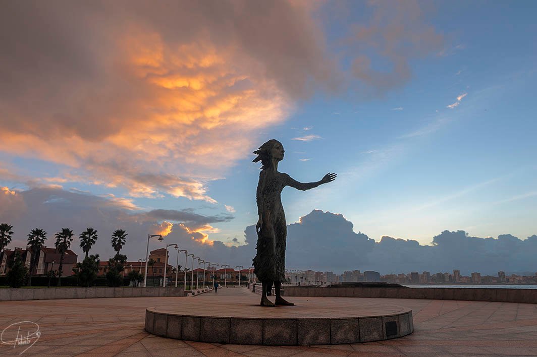 Monumento a la Madre del Emigrante